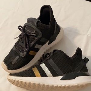 Toddler boy adidas shoes size 10